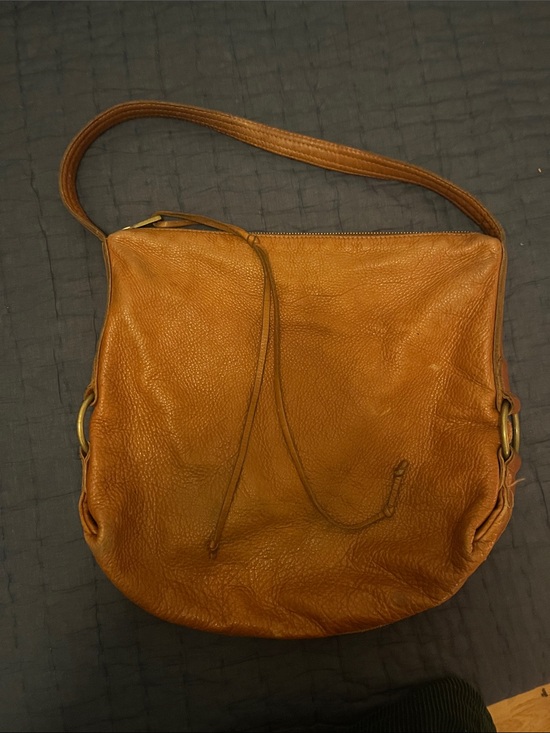 Banana Republic Handbags - Banana Republic Tan Leather Shoulder Bag